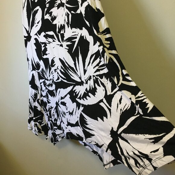 Cupio Long Tropical B&W Floral Handkerchief Hem A-Line Viscose Tank Top - Picture 4 of 14